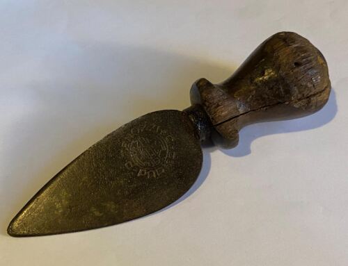 Coltello scagliatore pubblicitario a mandorla